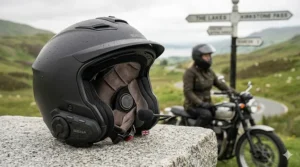 A classic-style open-face helmet with integrated Sena bluetooth, ideal for urban commuting and scooter riders.
