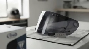 Demonstrating the durable anti-scratch finish on a high-quality tinted visor for sunny commutes.