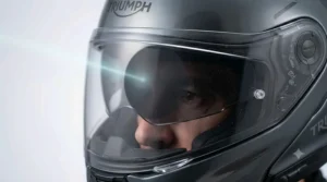 Diagram illustrating how UV light activates molecules in a motorcycle visor to darken the tint automatically.